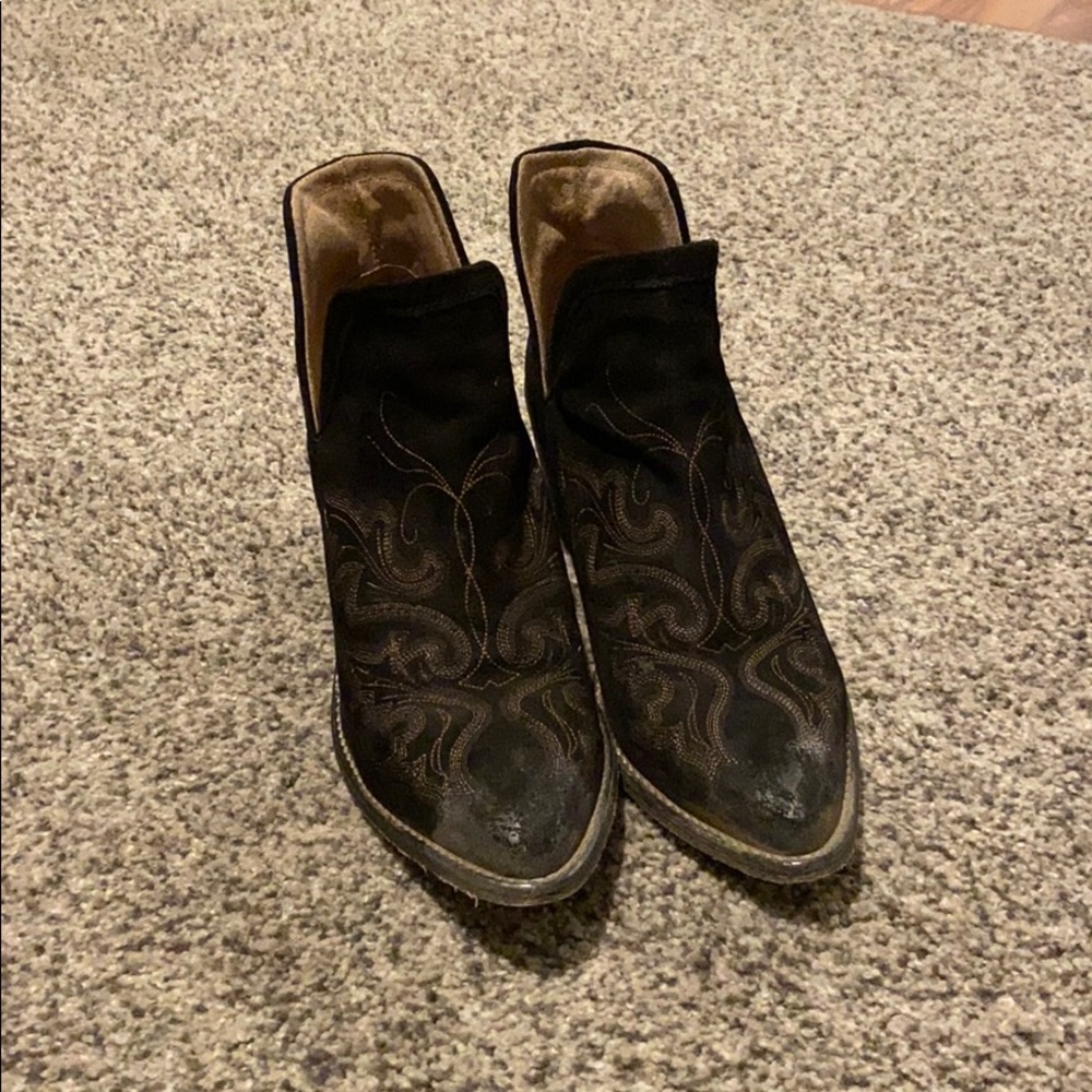 Circle G Black Embroidered Booties